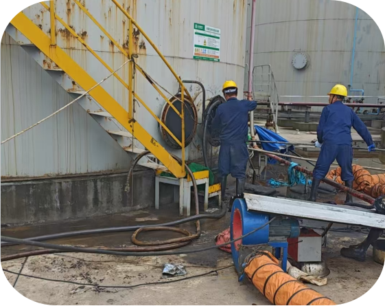 黃石某公司大型油罐油泥清理工程，助力綠色能源發(fā)展